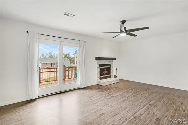 $225,000 | 202 King Drive, Unit B, St. Charles, MO 63303