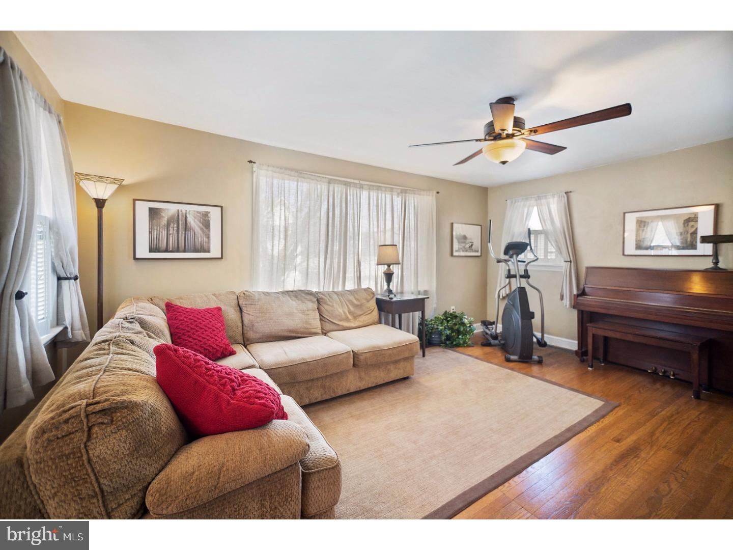 108 Beech Road Wallingford, PA 19086 - Photo 6 of 25 Living Room