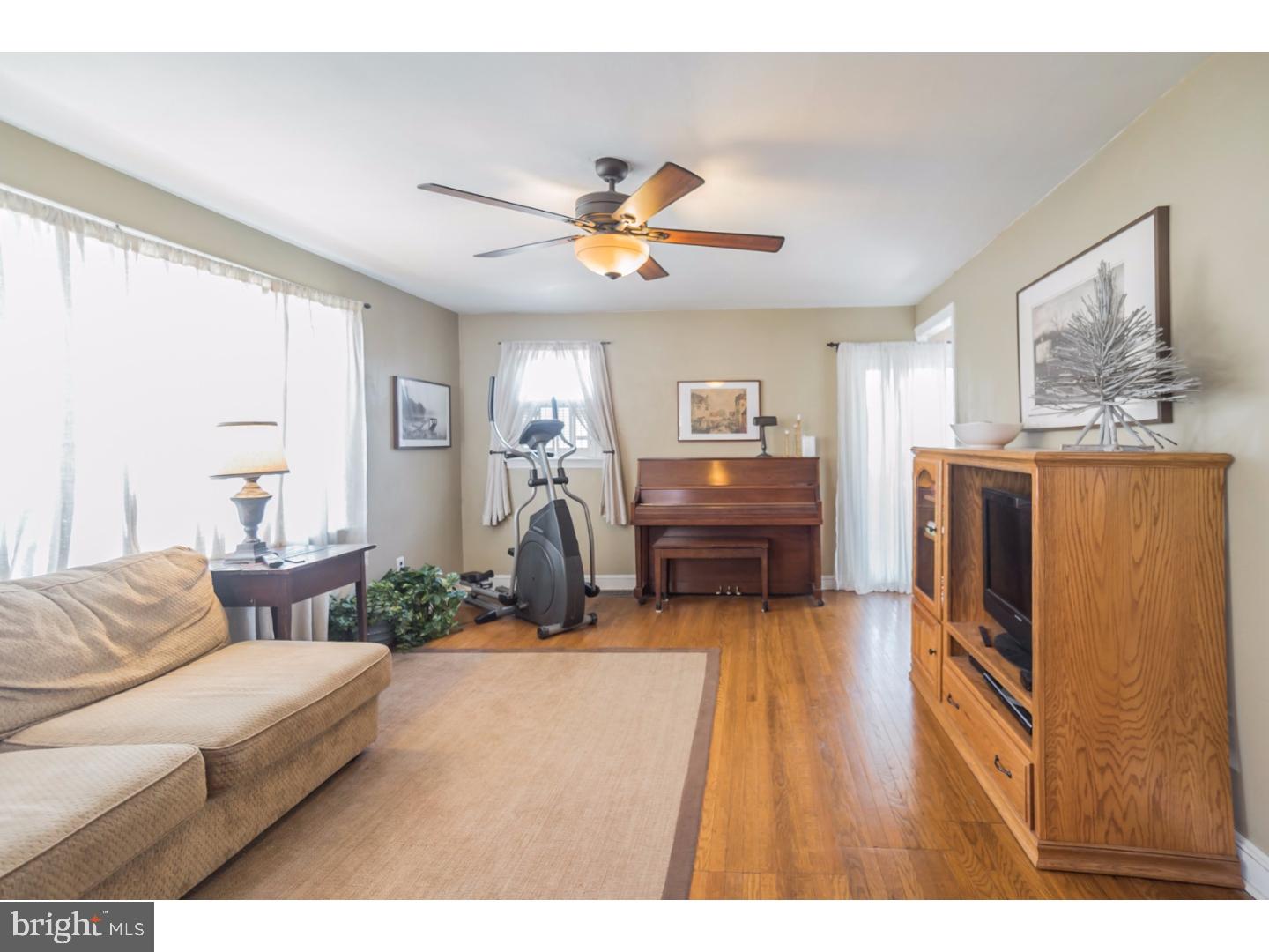 108 Beech Road Wallingford, PA 19086 - Photo 8 of 25 Living Room