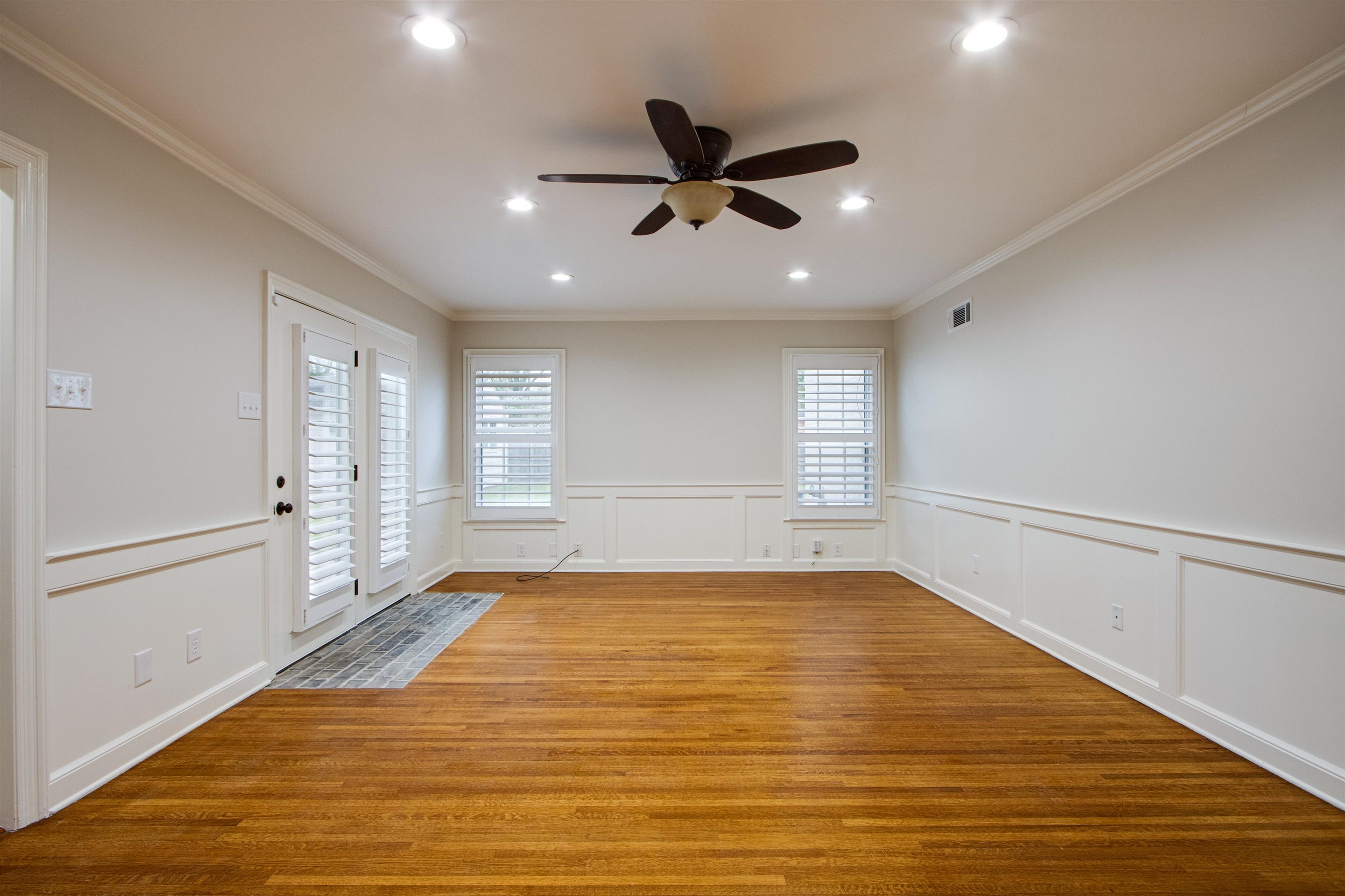 311 Avon Road Memphis, TN 38117 - Photo 12 of 32 a view of an empty room and window