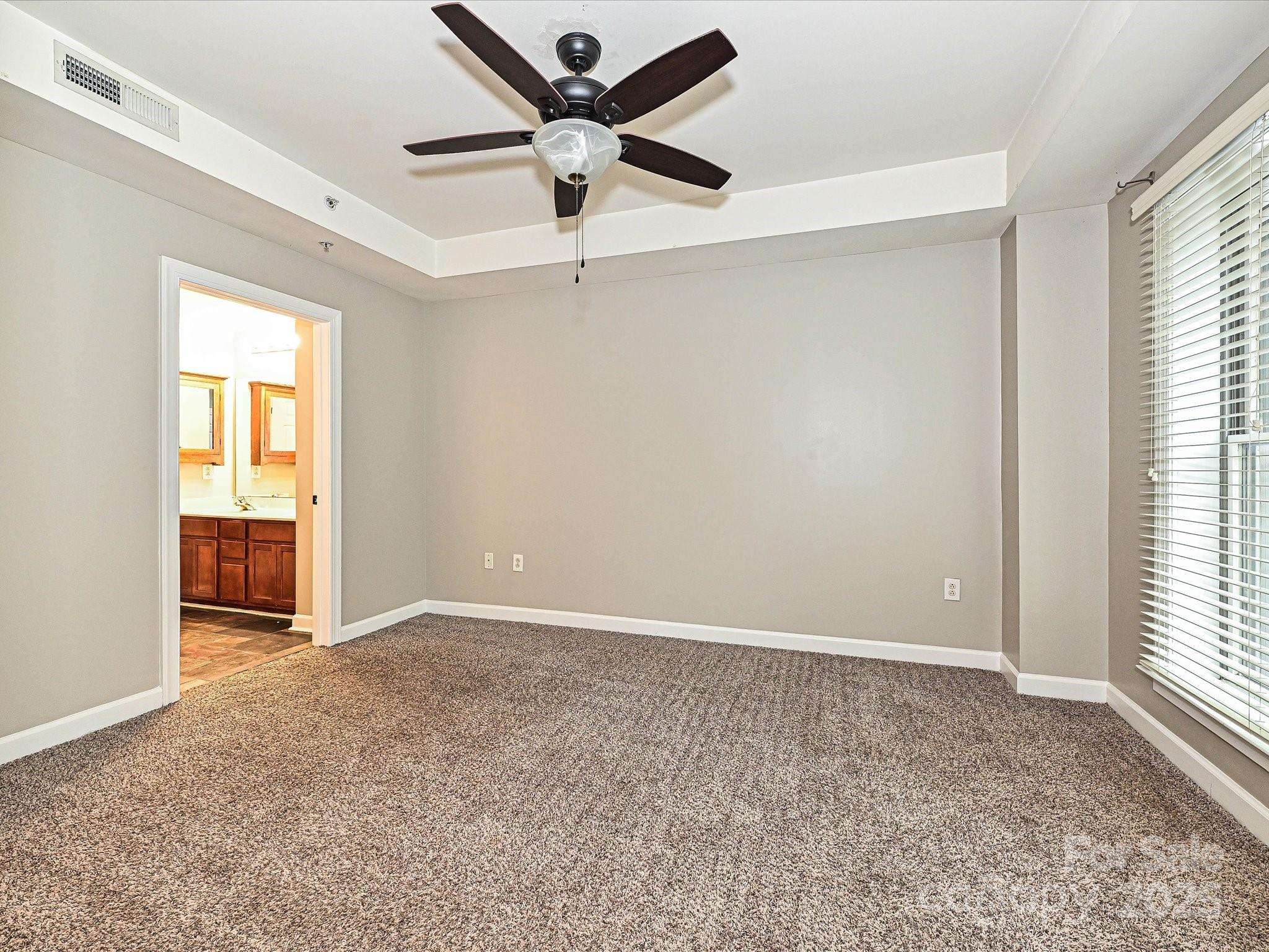 718 West Trade Street Charlotte, NC 28202 - Photo 14 of 24 an empty room with windows and ceiling fan