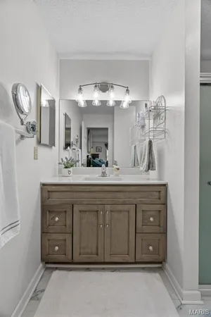 $287,900 | 13708 La Conte Court, St. Louis, MO 63128