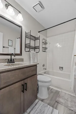 $287,900 | 13708 La Conte Court, St. Louis, MO 63128