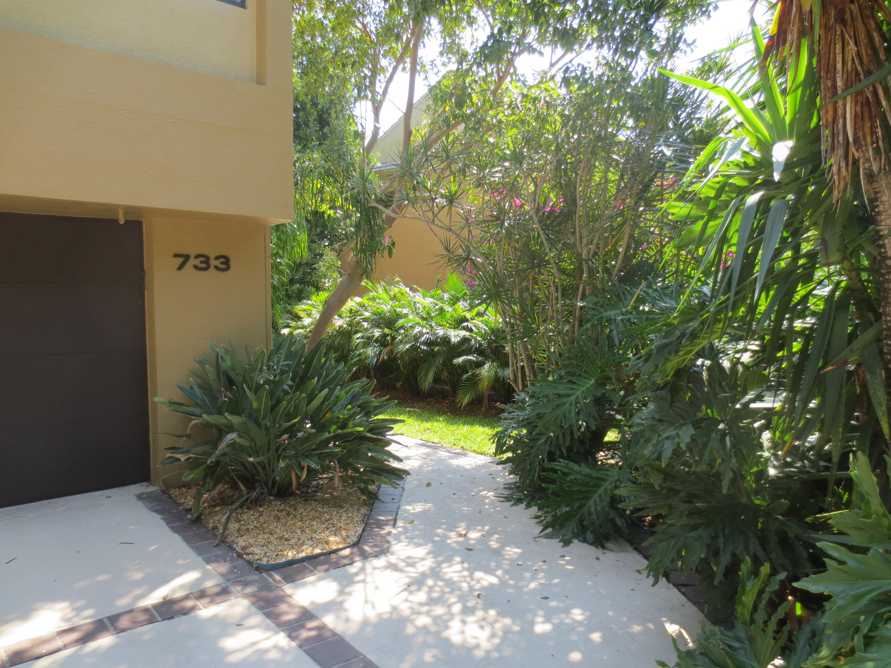 733 St Albans Drive Boca Raton, FL 33486 - Photo 2 of 54 733 St Albans Dr 003