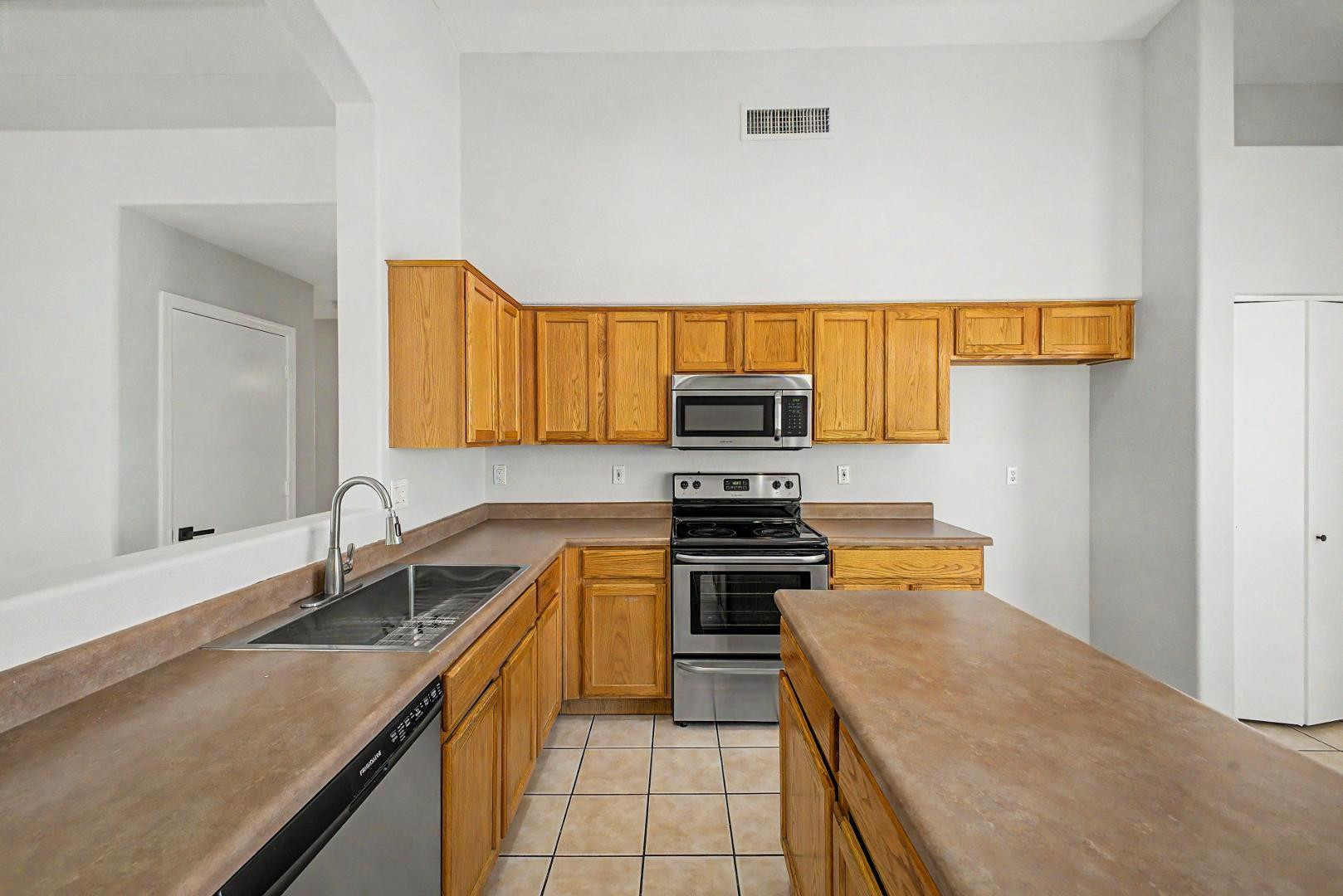 7043 West Phelps Road Peoria, AZ 85382 - Photo 11 of 32 Photo #11