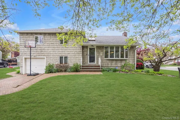 $1,199,000 | 39 Warwick Place, Port Washington, NY 11050