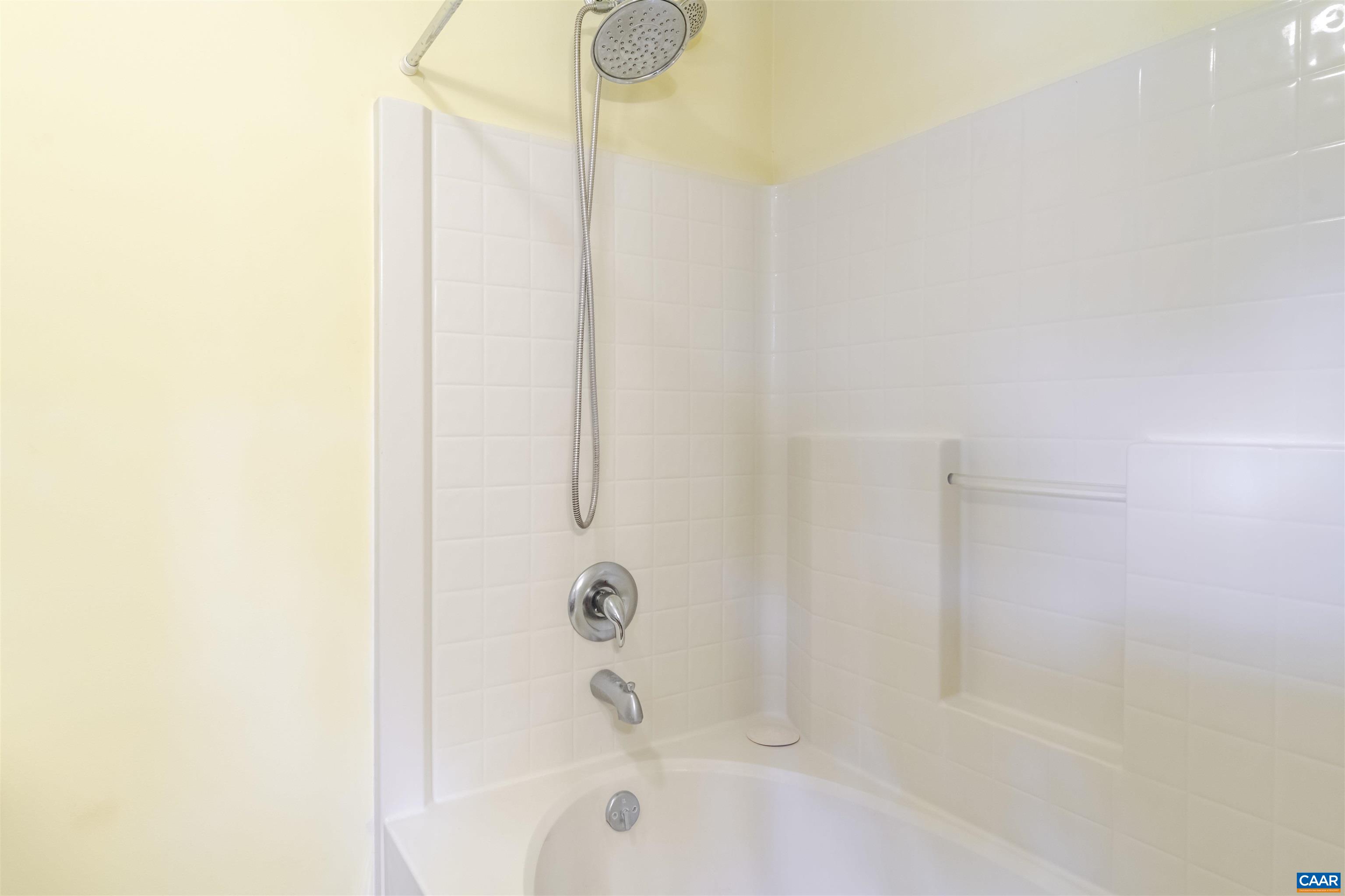 787 Durrett Town Road Afton, VA 22920 - Photo 33 of 49 a bathroom with a bathtub