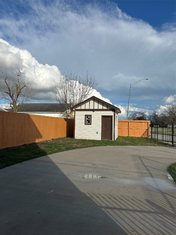 8321 Coma Street Houston, TX 77051 - Photo 5 of 46