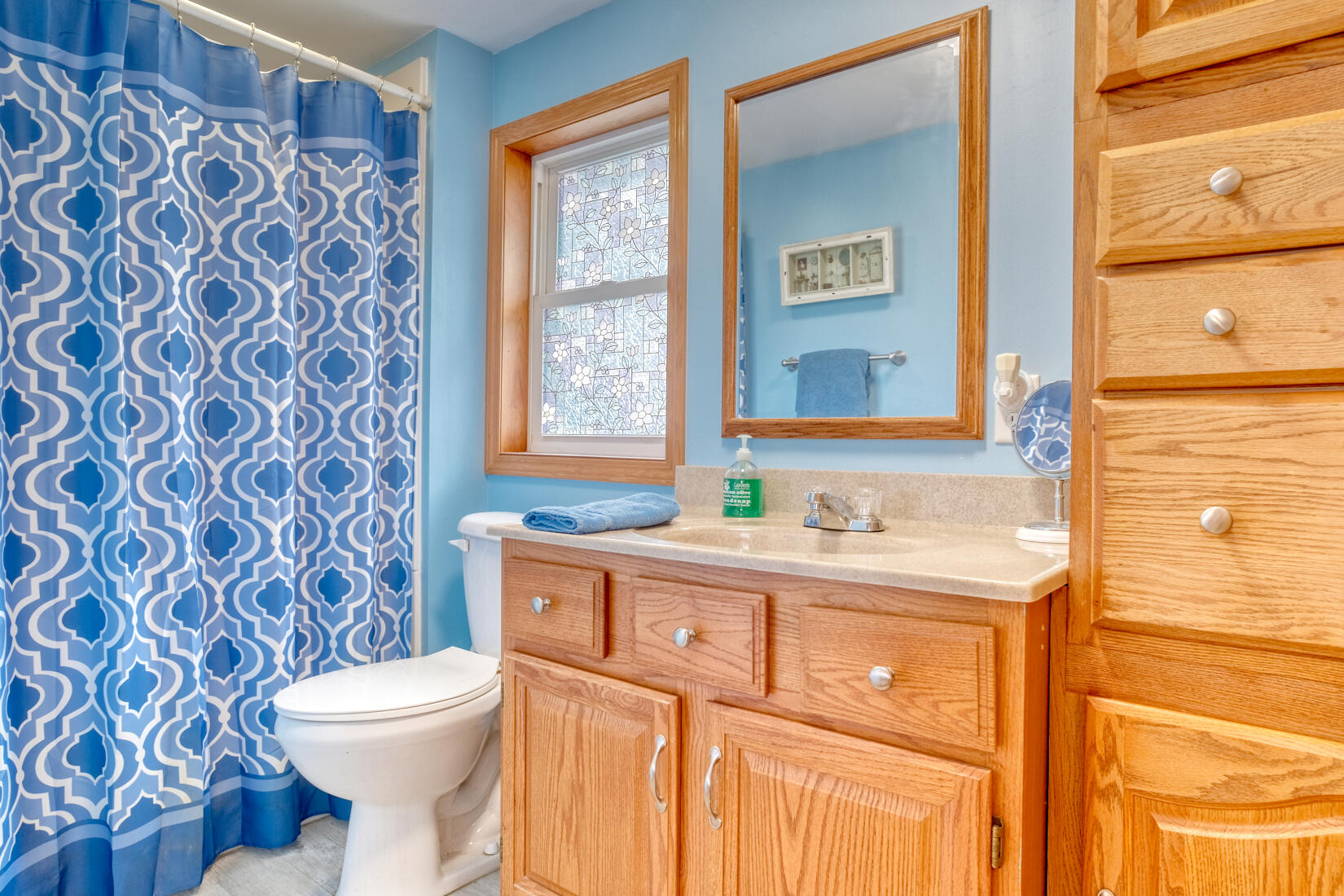 6900 North 600 West Rensselaer, IN 47978 - Photo 8 of 15 a bathroom with a toilet a sink and a window