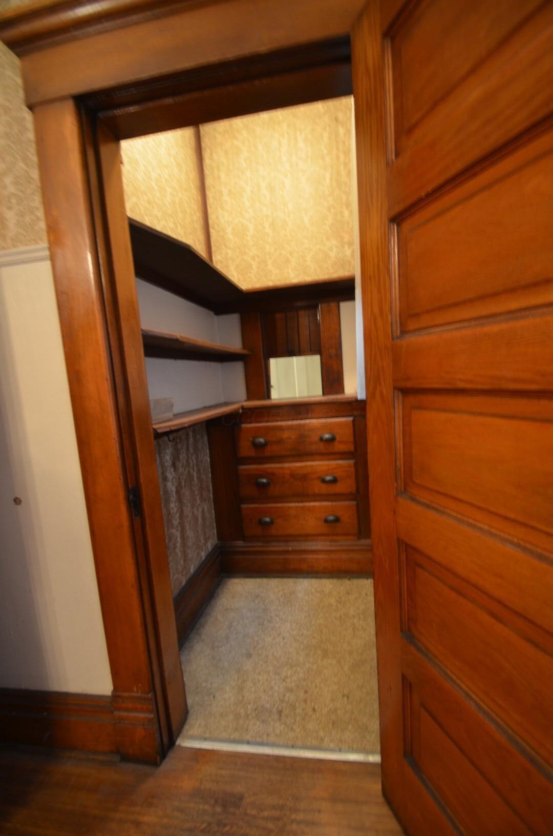 1368 Neil Avenue Columbus, OH 43201 - Photo 14 of 36 14. Butler Pantry w-passthru