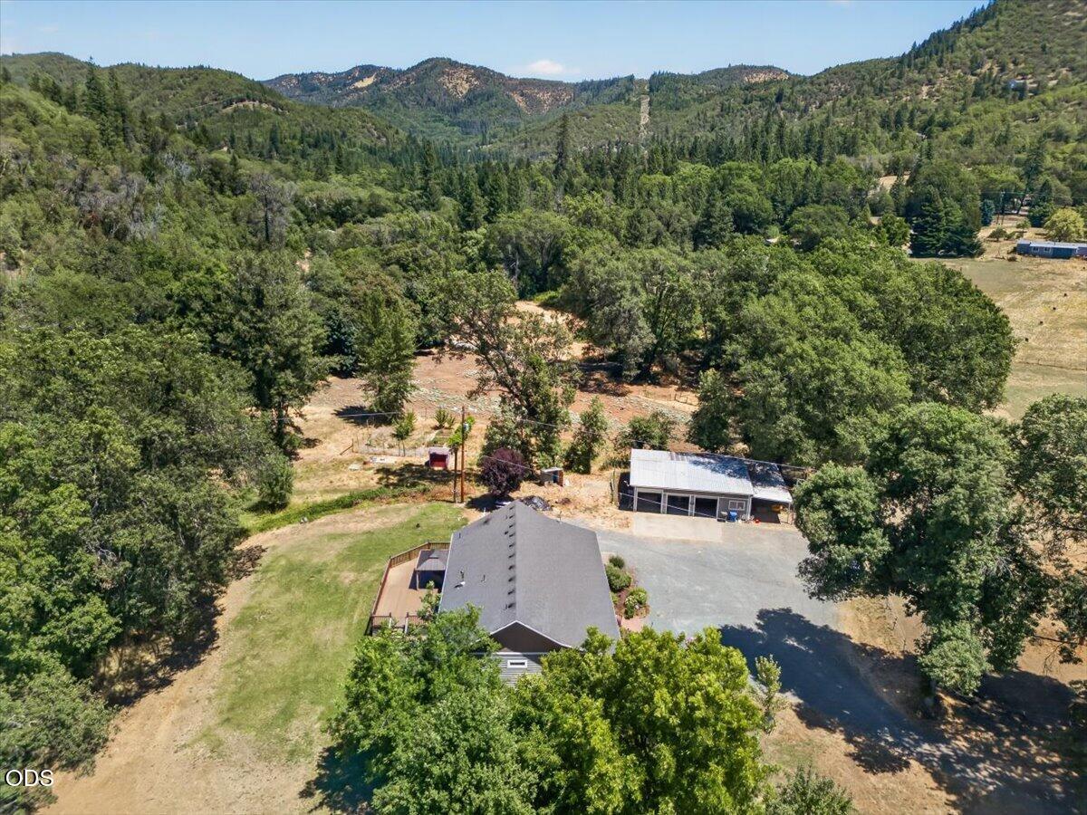 1943 Wards Creek Road Rogue River, OR 97537 - Photo 3 of 45 Gallery Image 3