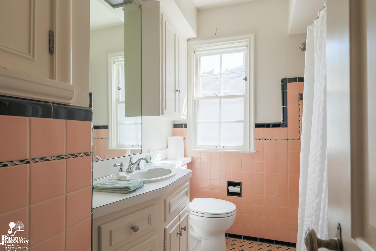 834 Hawthorne Road Grosse Pointe Woods, MI 48236 - Photo 12 of 23