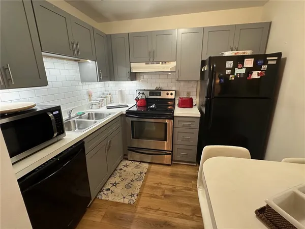$1,500 | 33 Vista Gdns Trail, Unit 104, Vero Beach, FL 32962