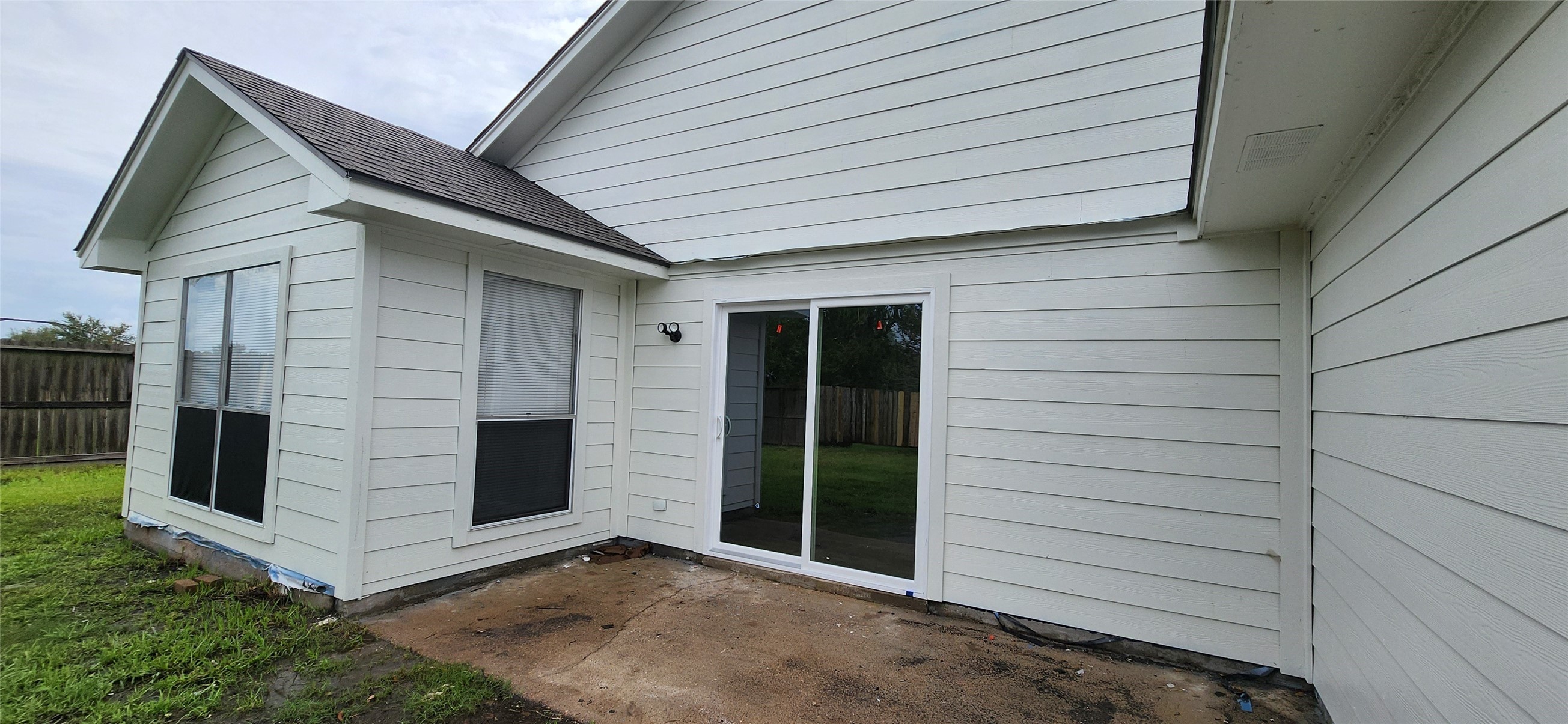129 Wagon Ln Loop Angleton, TX 77515 - Photo 33 of 37 Gallery Image 33
