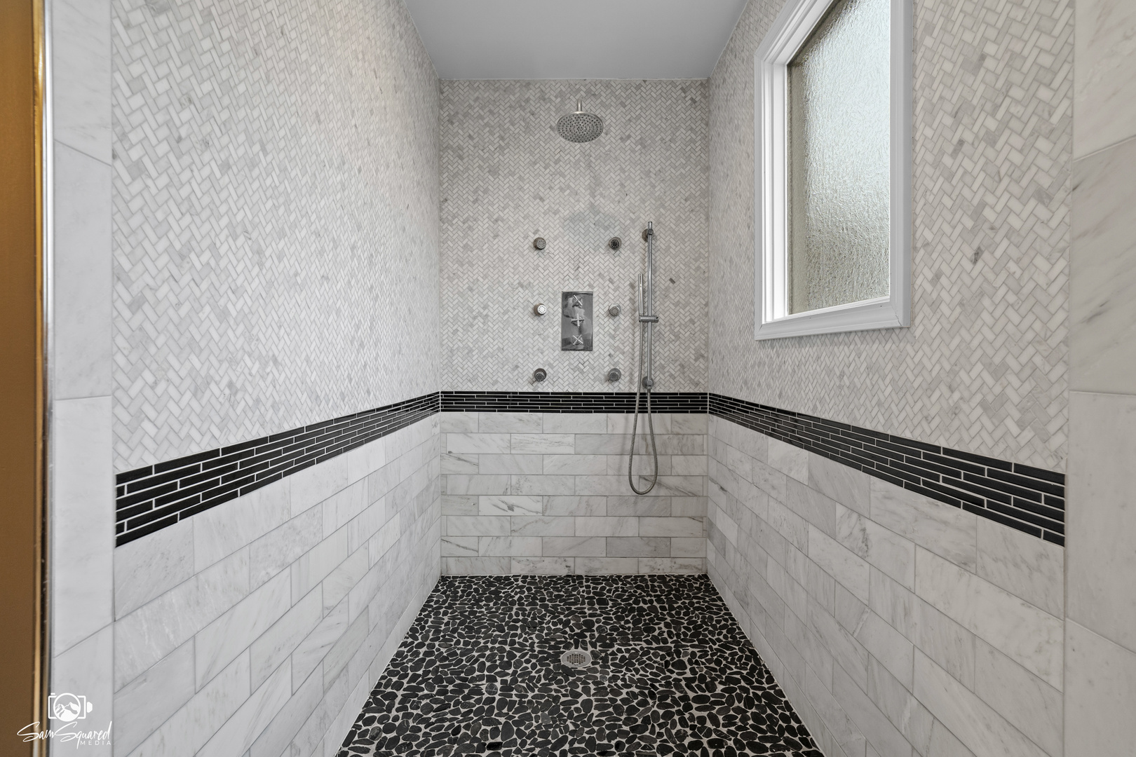 3509 Green Meadow Lane Joliet, IL 60431 - Photo 37 of 44 a bathroom with a bathtub and a shower