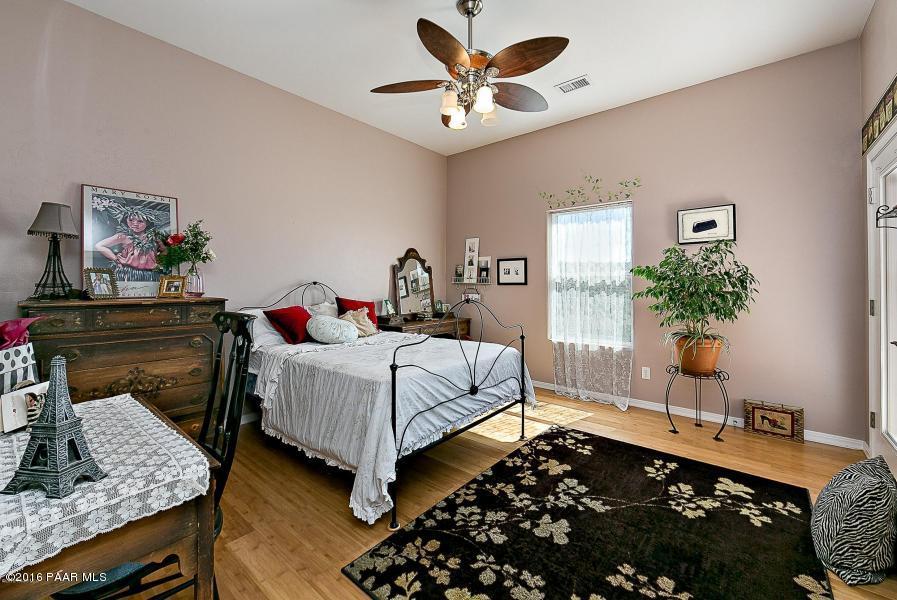 1153 Valor Road Prescott, AZ 86305 - Photo 12 of 23 20150910162321085059000000-o