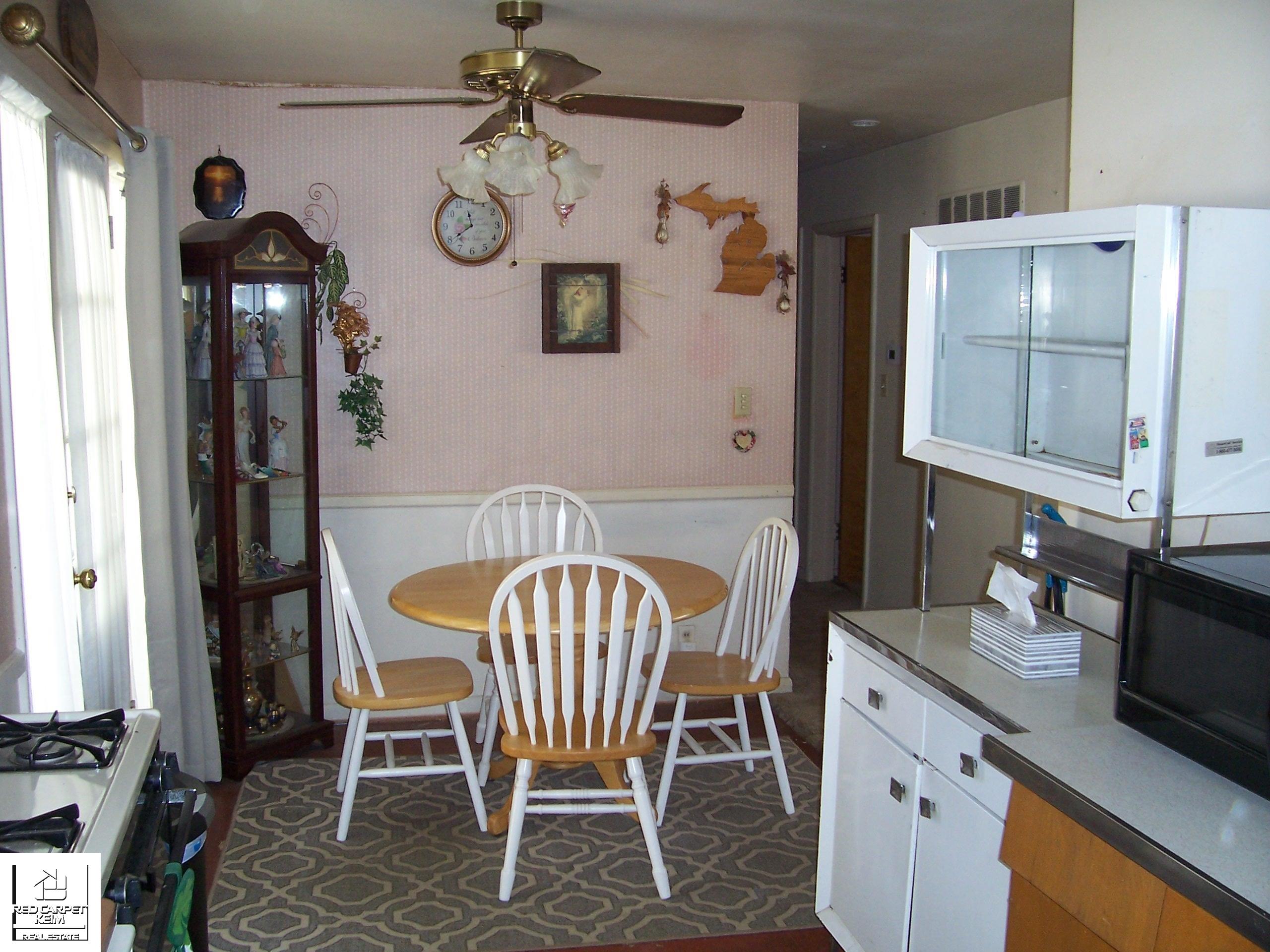 127 East River Road Flushing, MI 48433 - Photo 9 of 20 50092776-8.JPG