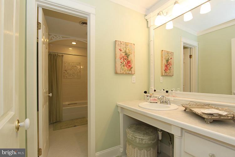 11011 Watkins Road Germantown, MD 20876 - Photo 19 of 28 Bath (Master)