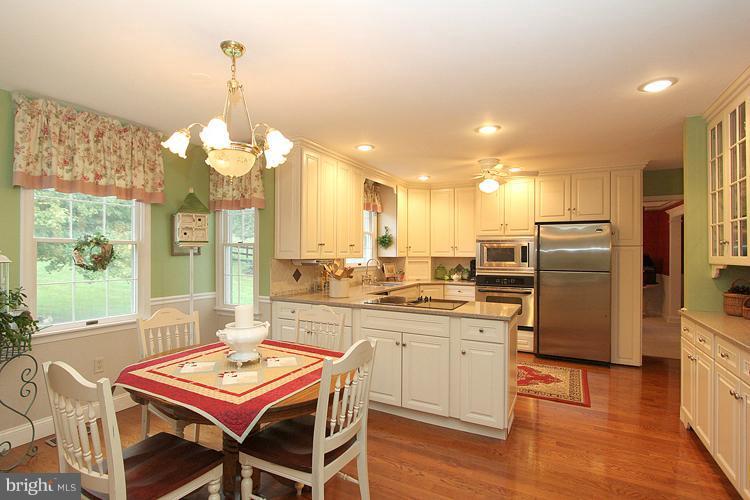 11011 Watkins Road Germantown, MD 20876 - Photo 24 of 28 Kitchen