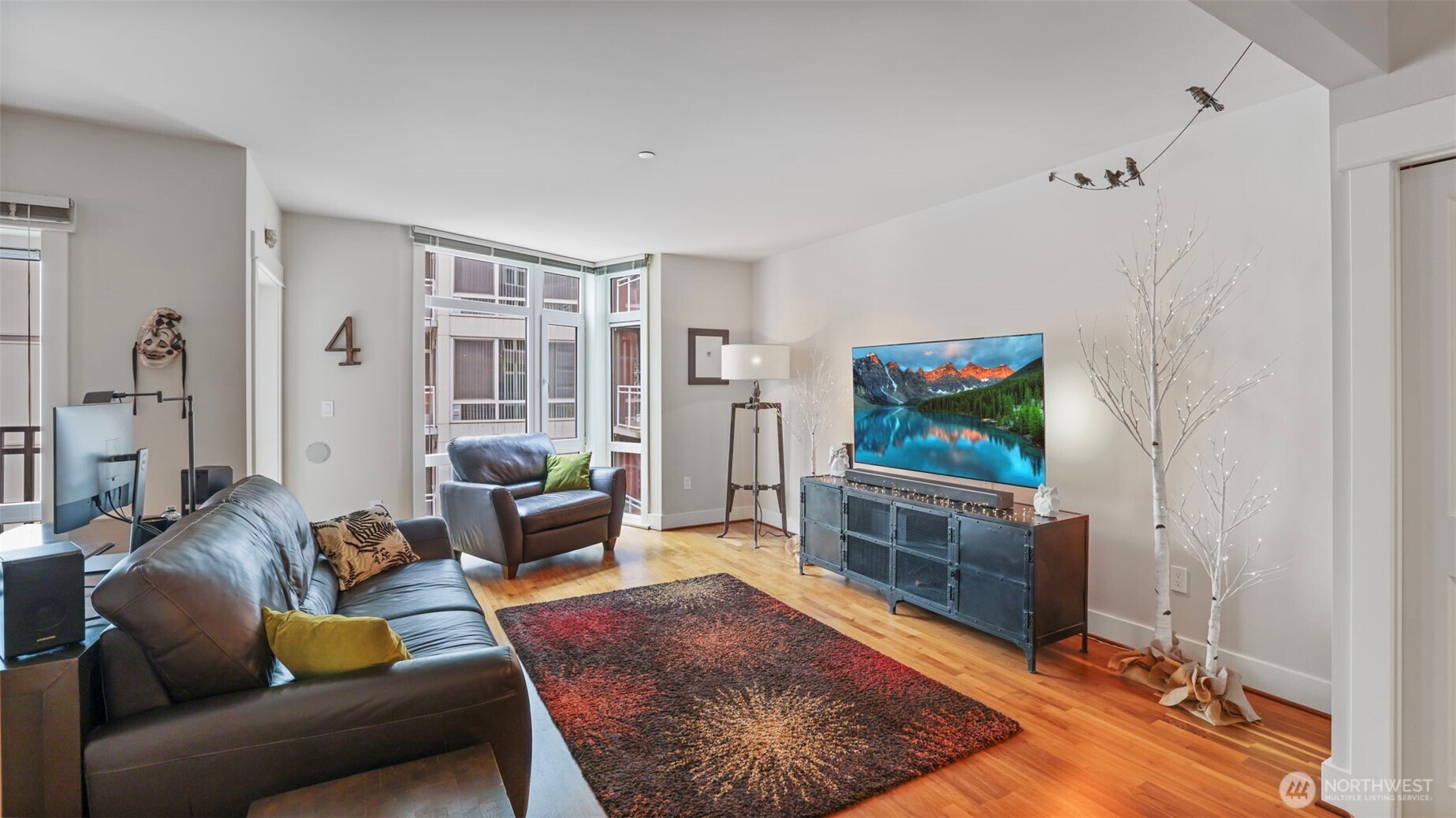 699 John Street, Unit 513 Seattle, WA 98109 - Photo 10 of 33 a living room with furniture and a flat screen tv