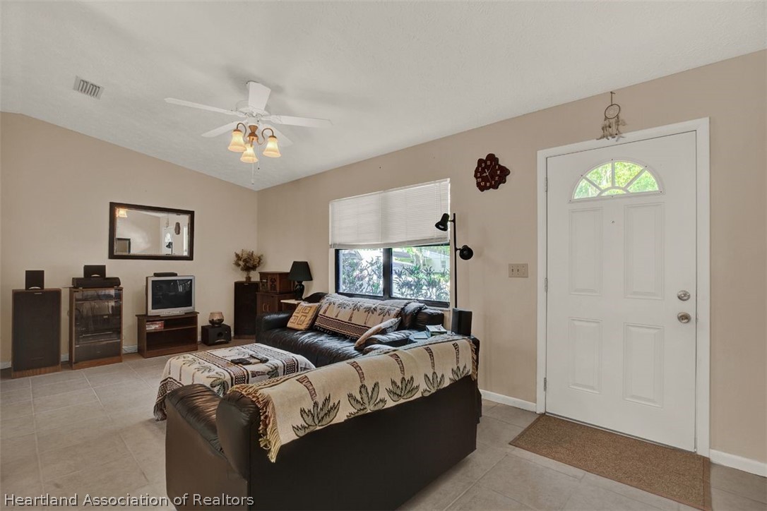 321 Cloverleaf Road Lake Placid, FL 33852 - Photo 4 of 31 Gallery Image 4