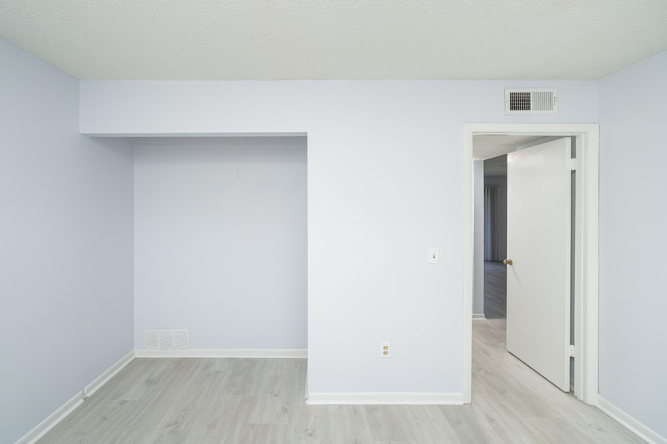 700 West Pope Road, Unit H57 St. Augustine, FL 32080 - Photo 21 of 52 Unfurnished bedroom with light wood-type flooring, a textured ceiling, and a closet