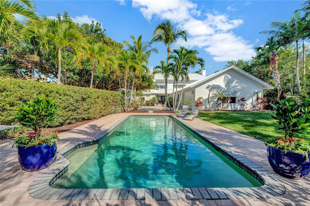560 Reef Road Vero Beach, FL 32963 - Photo 2 of 30 Gallery Image 2