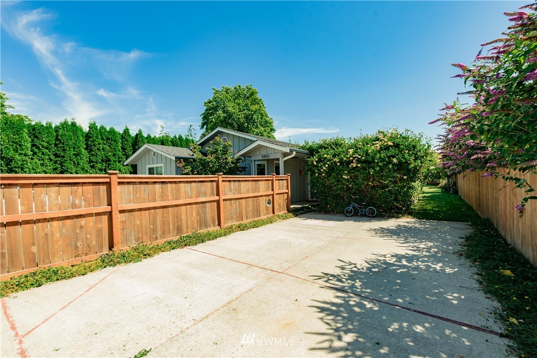 5850 Laurel Ridge Way Bellingham, WA 98226 - Photo 3 of 31