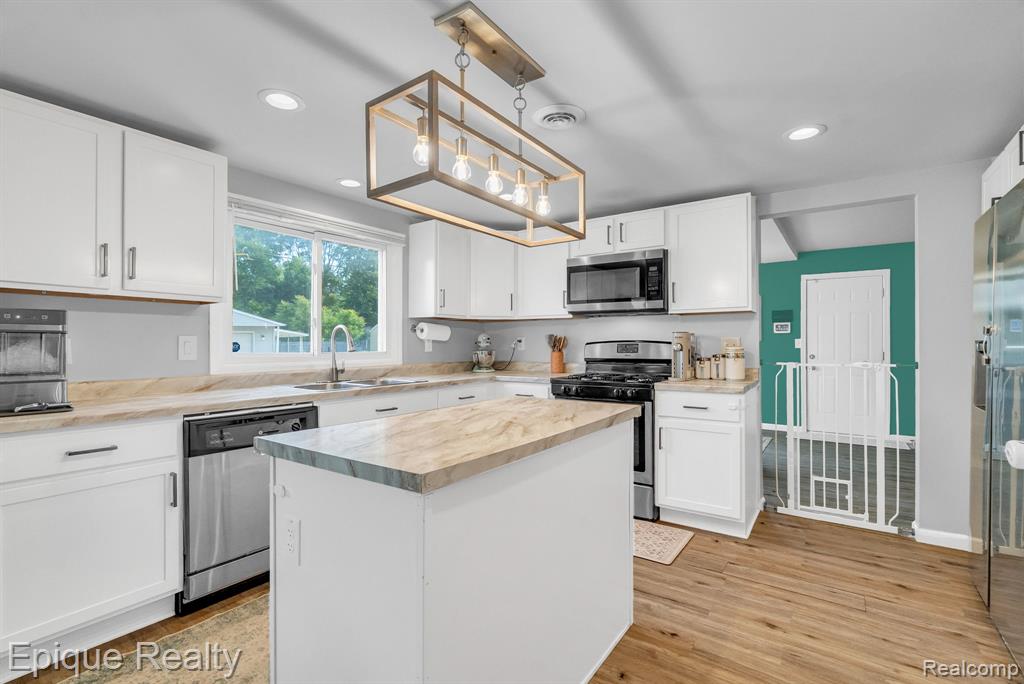 2182 Center Road Burton, MI 48509 - Photo 11 of 34
