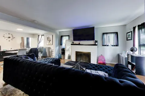 $425,000 | 330 Park Avenue, Cary, IL 60013