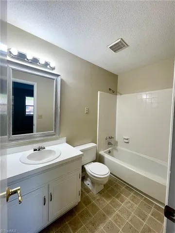 $1,475 | 2607 Cottage Place, Greensboro, NC 27455