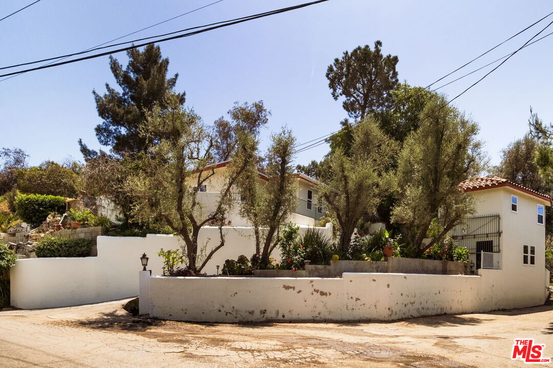 7900 Rim Canyon Road Sunland, CA 91040 - Photo 2 of 46 a view of a yard