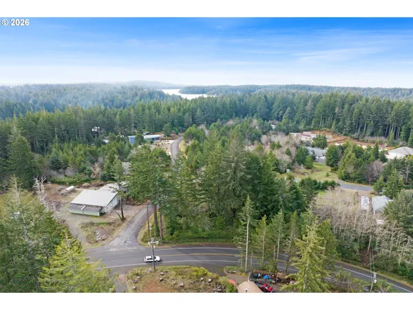 a view of a yard with mountain view