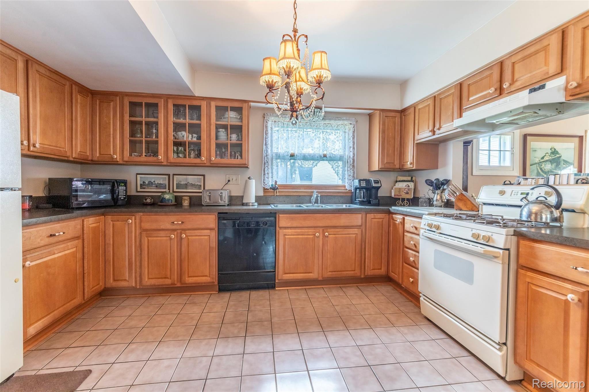 10633 Stark Road Livonia, MI 48150 - Photo 9 of 37 Open kitchen with lots of counter space