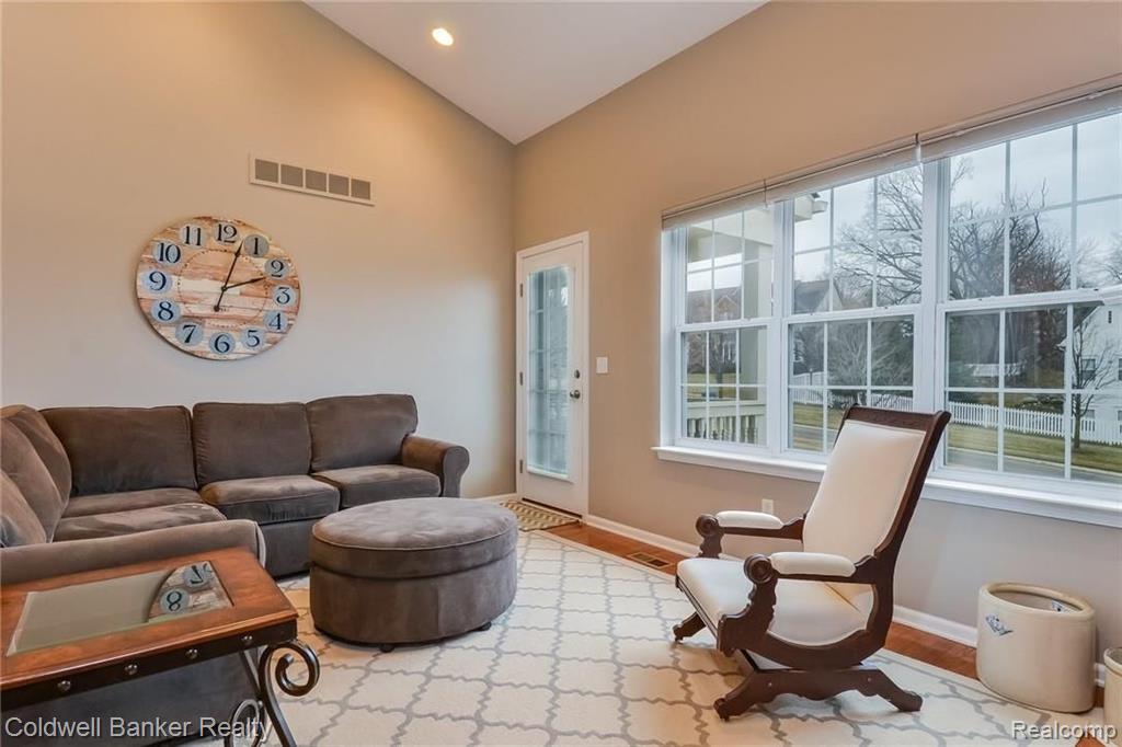 742 East Bluff Court Rochester Hills, MI 48306 - Photo 7 of 60