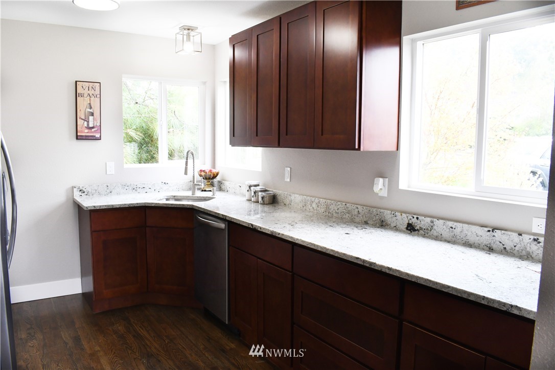 2627 Terrace Street Bremerton, WA 98310 - Photo 8 of 24 Gallery Image 8