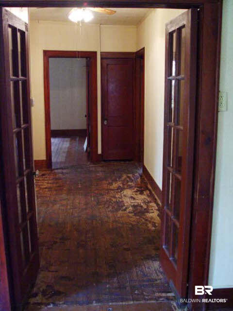 34205 West Barclay Avenue Lillian, AL 36549 - Photo 18 of 46 Central hall/office
