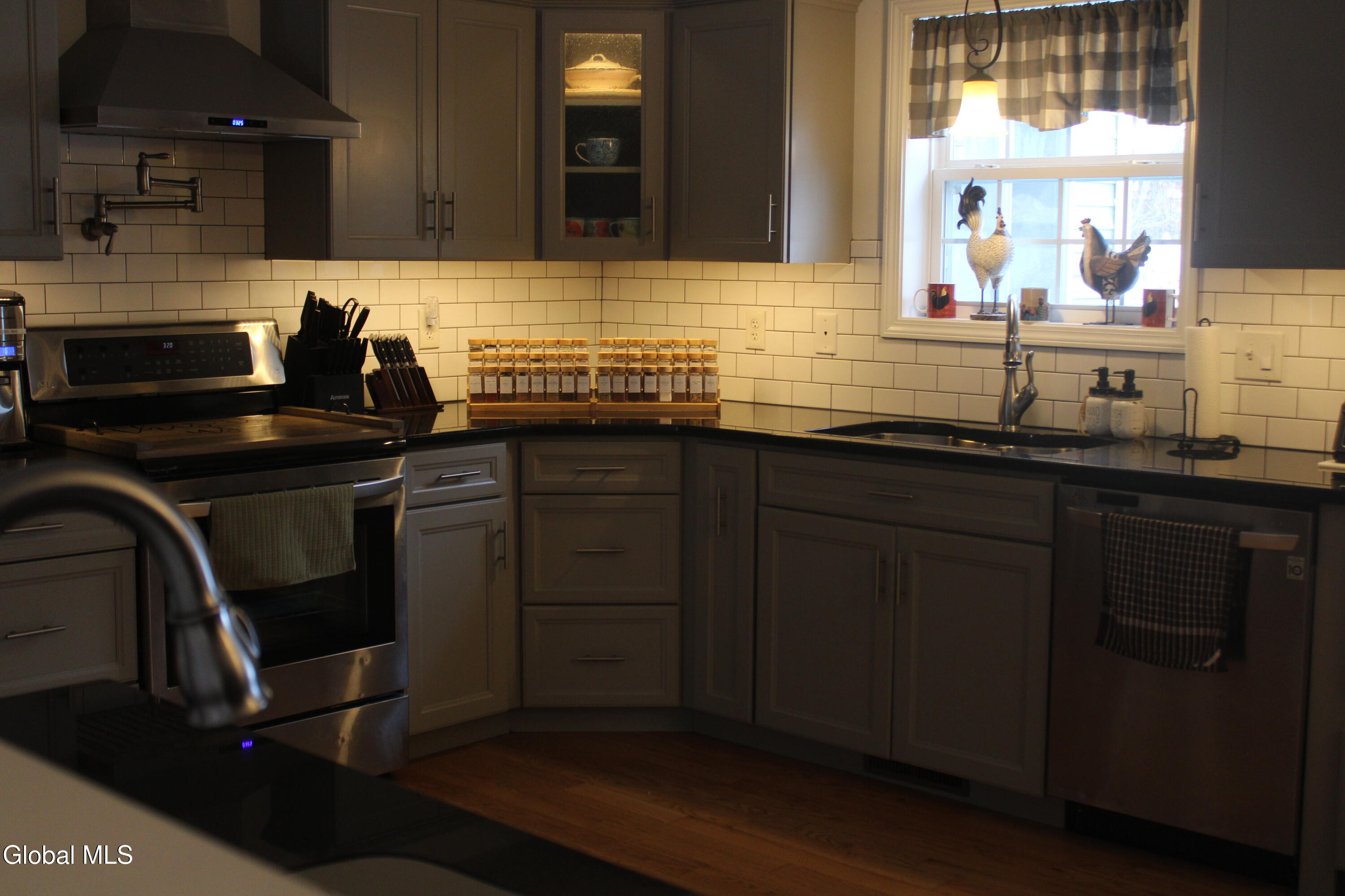 27 Elk Ridge Drive Queensbury, NY 12804 - Photo 8 of 54 IMG_0833