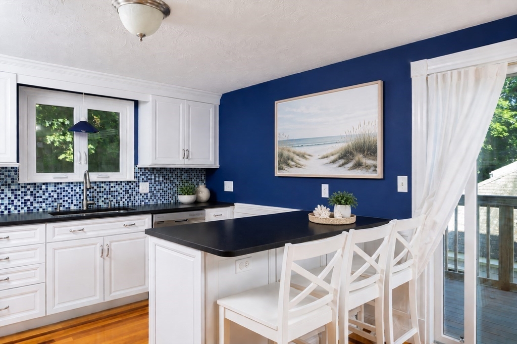 29 Wituwamat Road Weymouth, MA 02191 - Photo 3 of 24