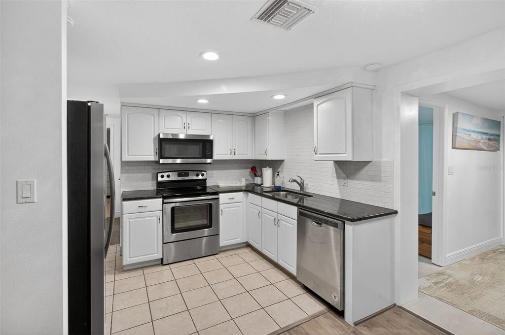 3214 Huntington Road Holiday, FL 34691 - Photo 5 of 25 Gallery Image 5