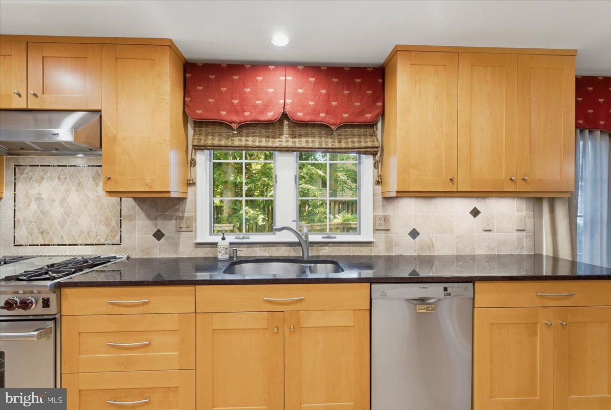5803 Hall Street Burke, VA 22015 - Photo 22 of 77