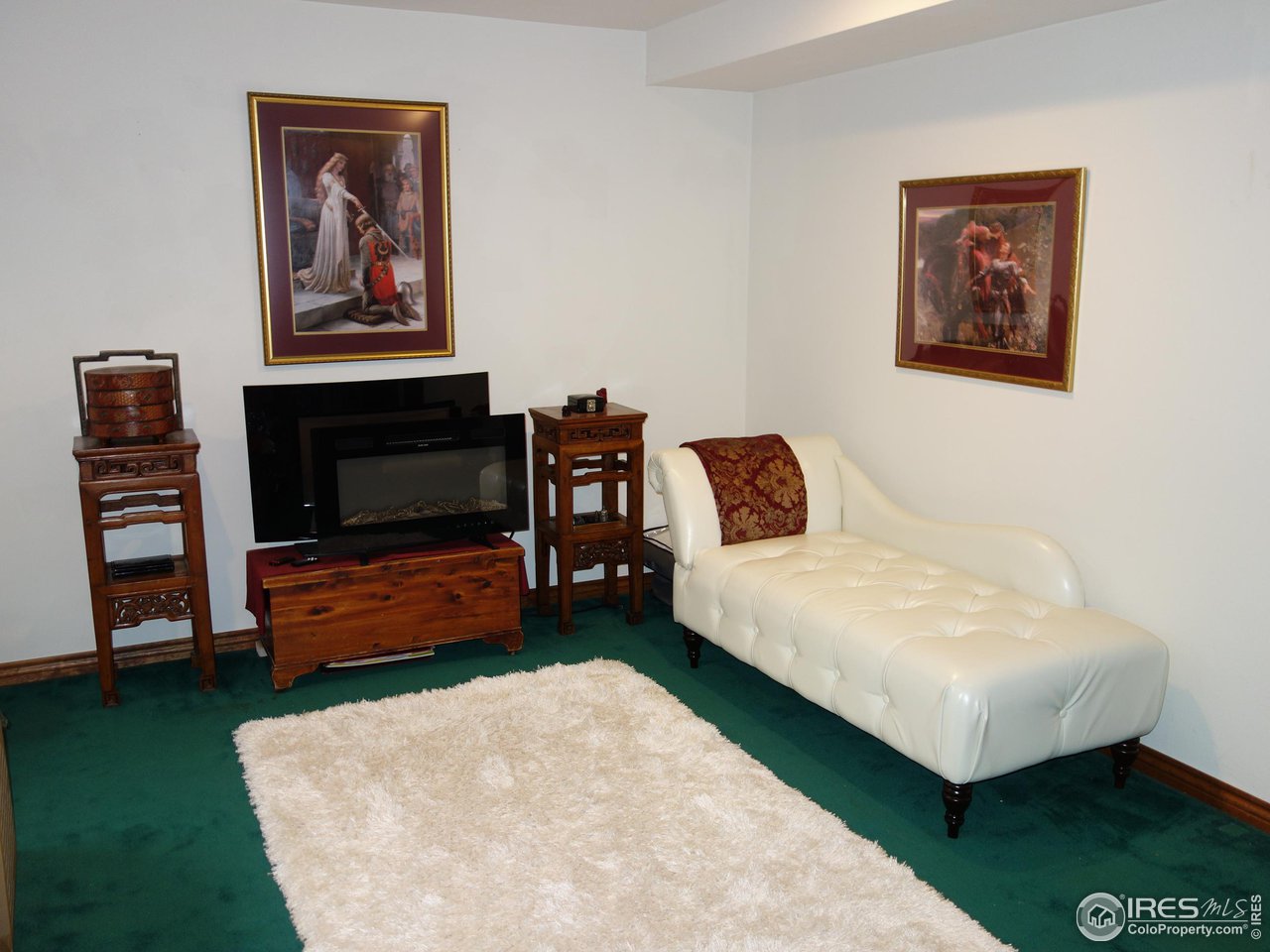 3349 Sentinel Drive Boulder, CO 80301 - Photo 14 of 25 a bedroom with a bed and a television