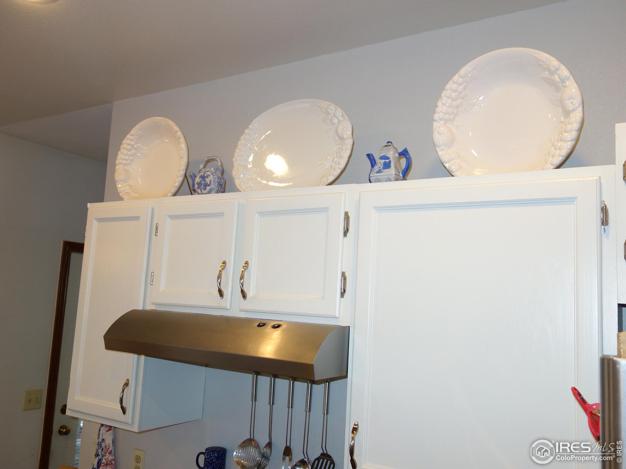 3349 Sentinel Drive Boulder, CO 80301 - Photo 20 of 25 a bathroom with a sink and a mirror
