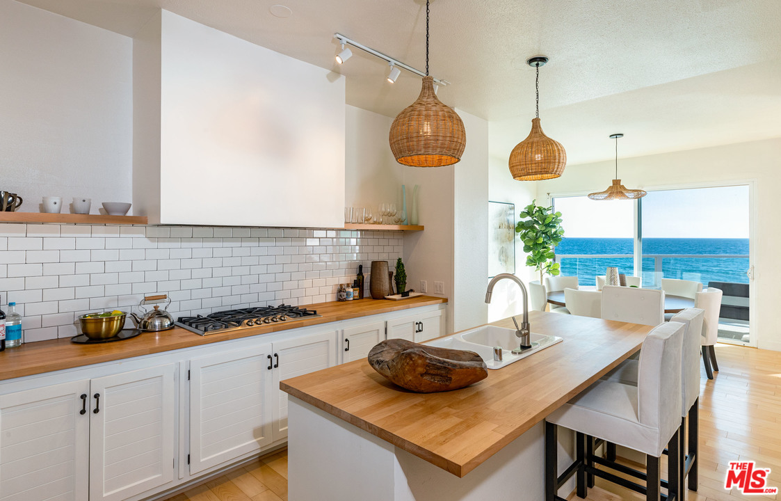 24476 Malibu Road Malibu, CA 90265 - Photo 6 of 20 Gallery Image 6