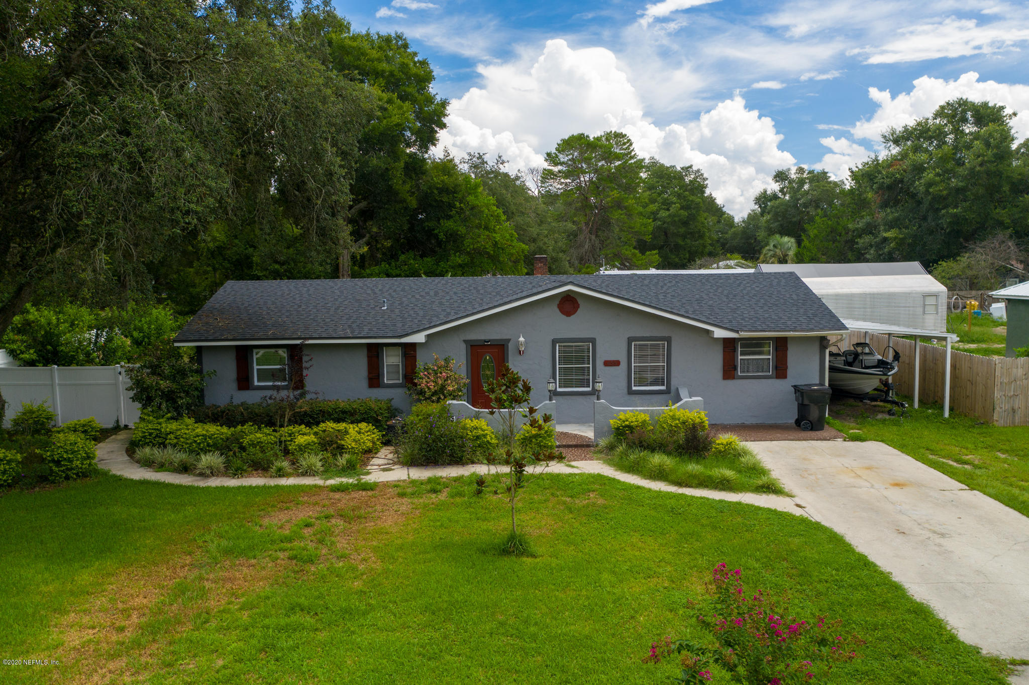 655 Pointview Road Keystone Heights, FL 32656 - Photo 36 of 38 a front view of a house with garden