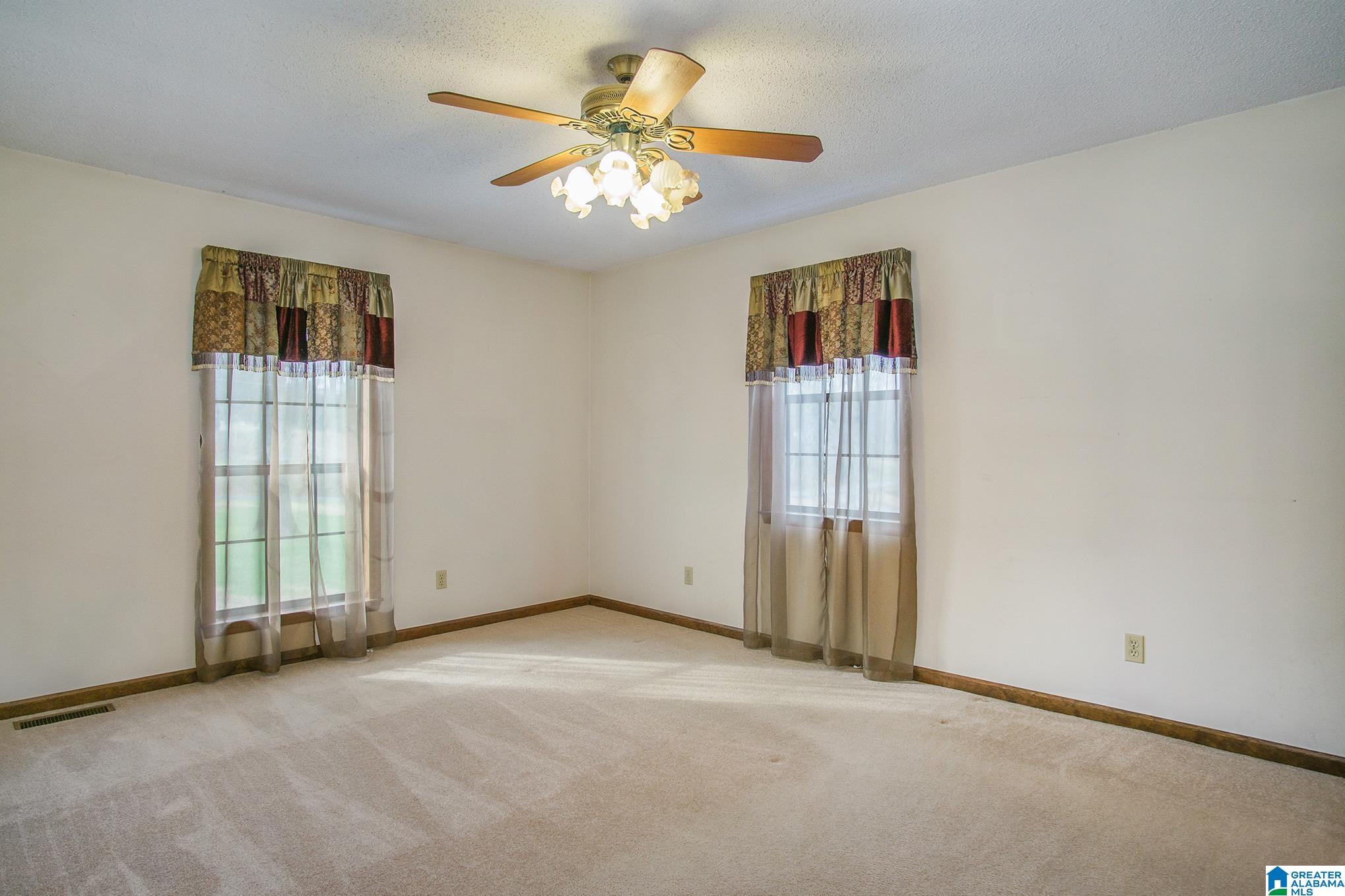 835 Honeysuckle Lane Alabaster, AL 35007 - Photo 15 of 47