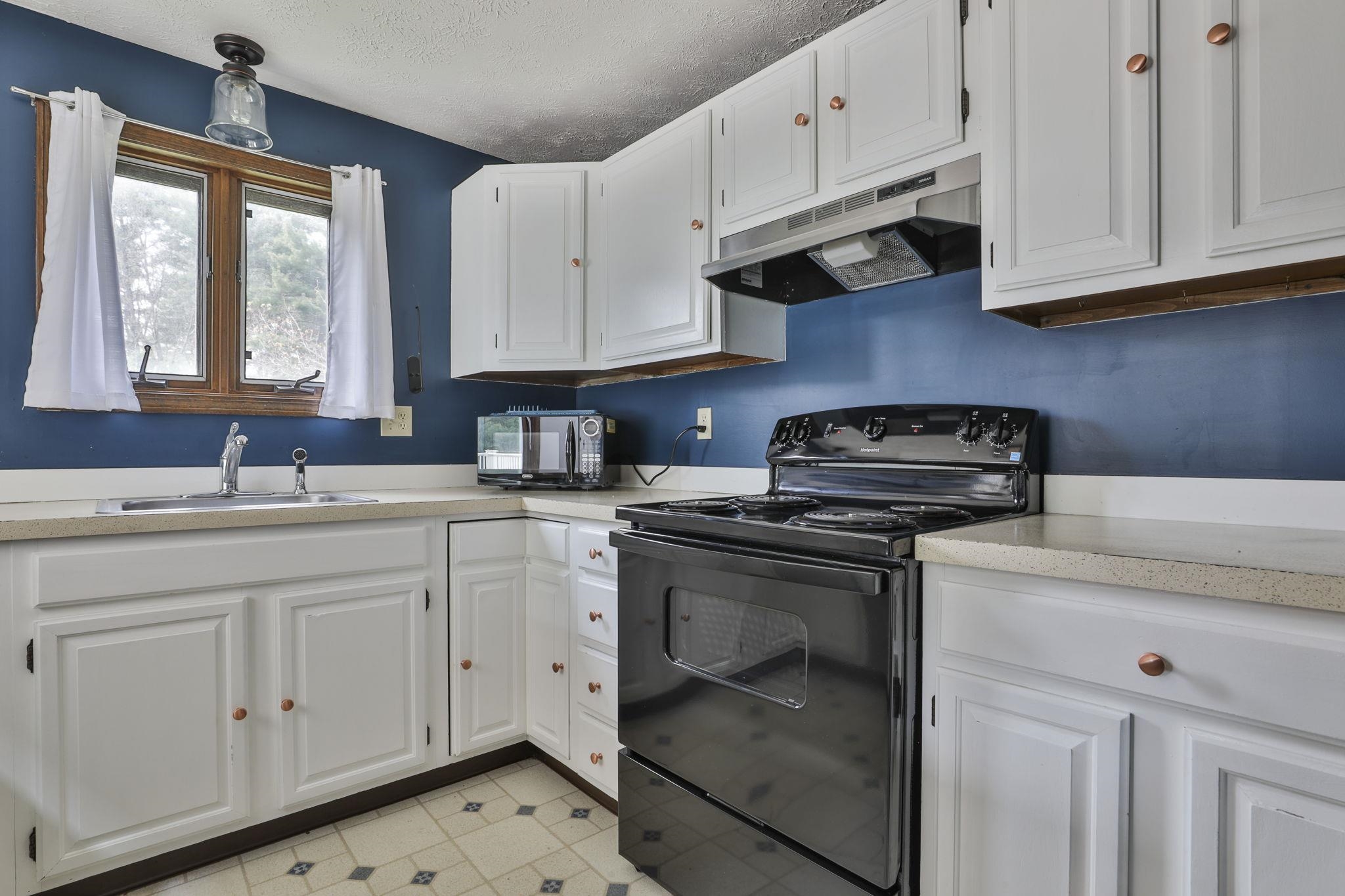 7 Corduroy Road, Unit 24 Amherst, NH 03031 - Photo 9 of 31 Gallery Image 9