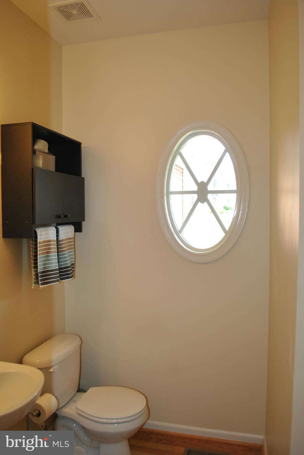 4531 Spring Run Road Warrenton, VA 20187 - Photo 10 of 30 Main Level Powder Room