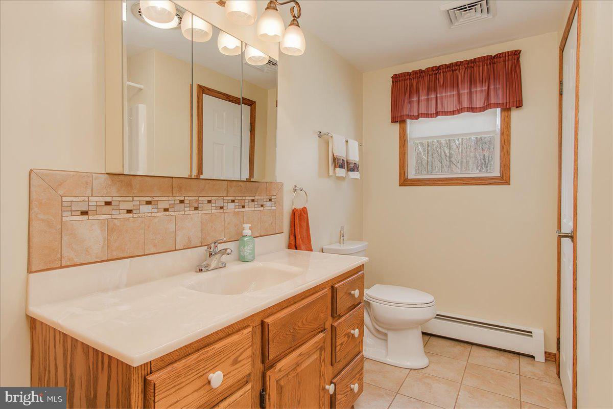 13601 Street Road Northeast Flintstone, MD 21530 - Photo 19 of 47 2nd full bathroom