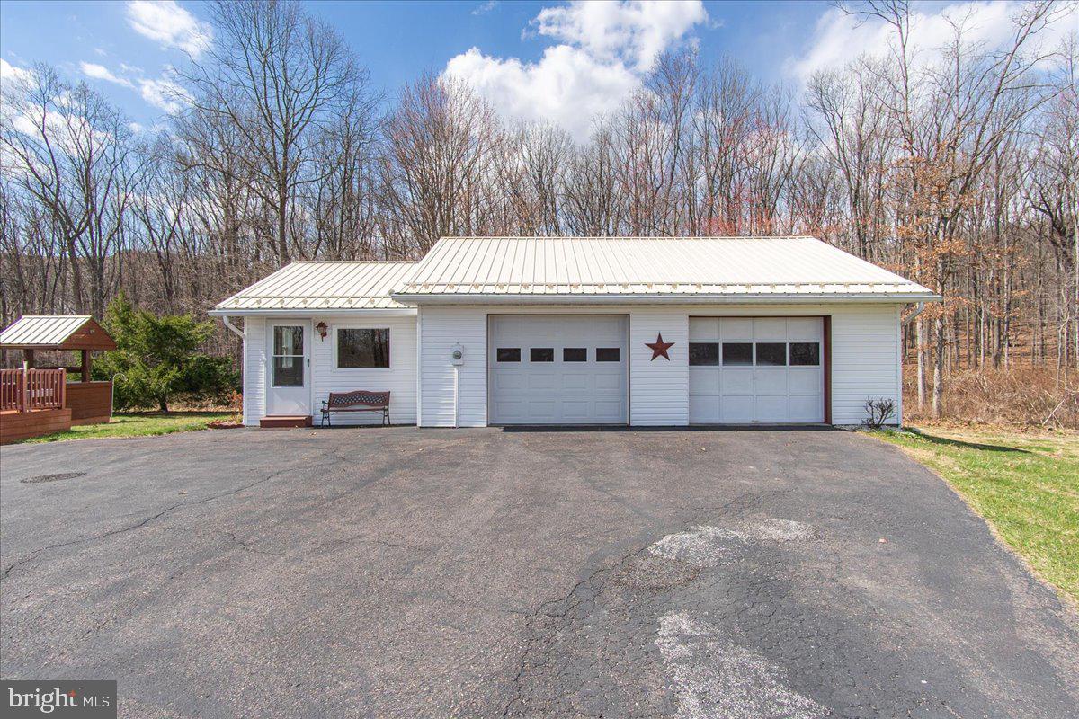 13601 Street Road Northeast Flintstone, MD 21530 - Photo 40 of 47 Garage Pic 1